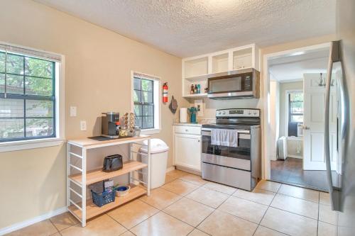 Half-Mi to Marina: Pet-Friendly Disney Home in Monkey Island (OK)