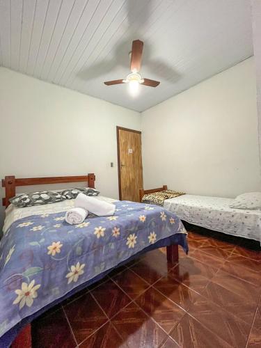 1 double bed, 1 twin bed
