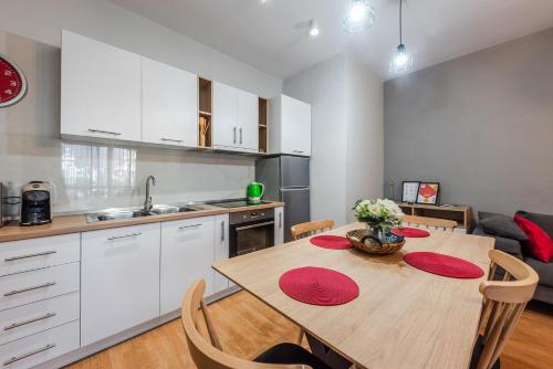 Bright Apartment l 15-Min Walk to City Center, Tirana (photo 8)