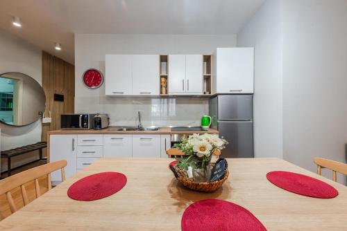 Bright Apartment l 15-Min Walk to City Center, Tirana (photo 9)