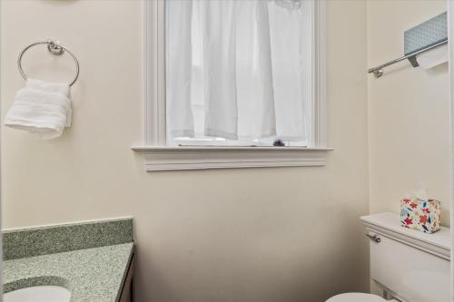 Old Town Getaway - 3-BR in Perfect Location in Alexandria, USA