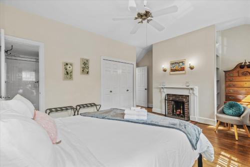 Old Town Getaway - 3-BR in Perfect Location in Alexandria, USA