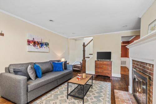Old Town Getaway - 3-BR in Perfect Location in Alexandria, USA