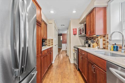 Old Town Getaway - 3-BR in Perfect Location in Alexandria, USA