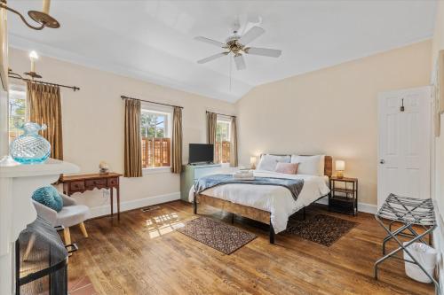 Old Town Getaway - 3-BR in Perfect Location in Alexandria, USA