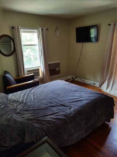 Private 1 bedroom shared bath in Elmira, USA