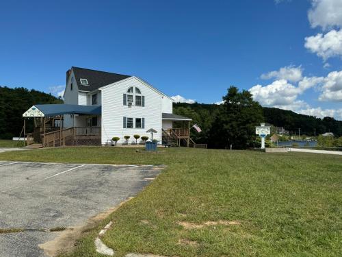 Winnisquam Lake Inn Winnisquam Lake Inn