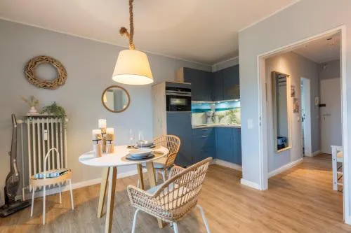 Maritime Wohnung Ostsee mit privatem Seezugang in Scharbeutz, Deutschland