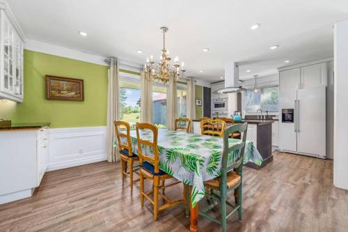 Gate House Comfort plus own lake access, dock, 4 mins to beach in West Lake (ON)