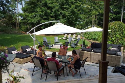 Gate House Comfort plus own lake access, dock, 4 mins to beach in West Lake (ON)