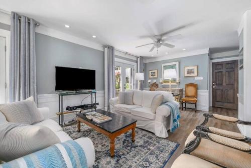 Gate House Comfort plus own lake access, dock, 4 mins to beach in West Lake (ON)