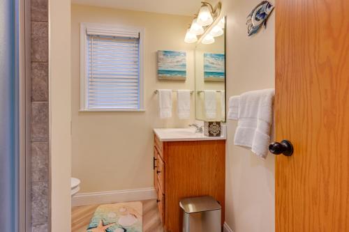 Riverfront Getaway 4 Mi to Downtown Bay City! in Bay City, USA