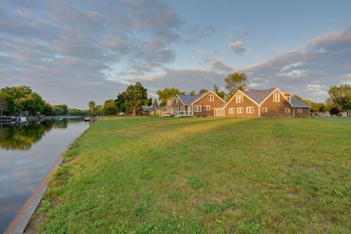 Waterfront Retreat 2 Mi to Bay City State Park! in Bay City, USA