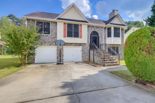 Home with Dog-Friendly Yard in Quiet Atlanta Suburb in Hampton, USA