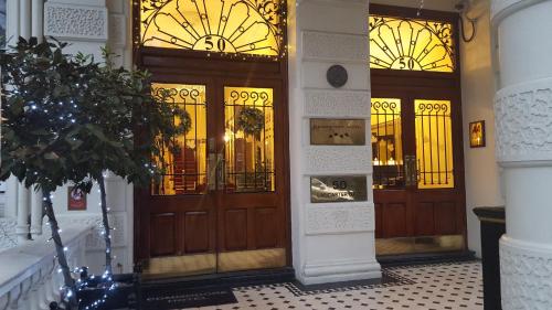 Commodore Hotel - image 13