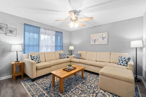 Dandy in Downtown Clarksville- - 3 miles from Downtown! in Clarksville, USA