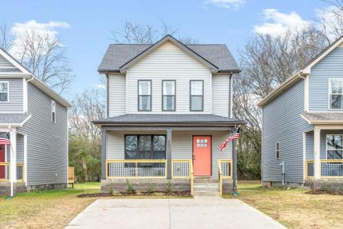 Dandy in Downtown Clarksville- - 3 miles from Downtown! in Clarksville, USA
