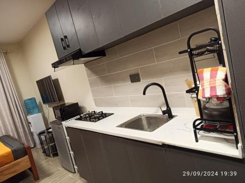 Kitchen, Bela Getaway Homes Deluxe Studio Apartment in Athi River