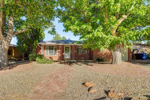 Home with Patio Near Nob Hill, UNM and Kirtland AFB! in Albuquerque, USA