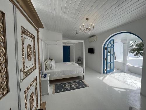 King Room with Pool View image 3