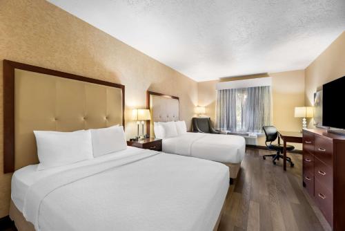 2 queen beds