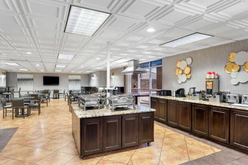 Best Western Plus Abbey Inn - image 9