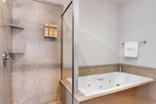 Best Western Plus Abbey Inn - image 6
