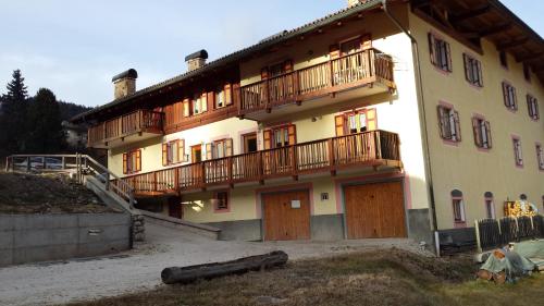  Appartamento Kim, Pension in Moena bei Karersee