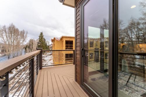 Blue River Flats Building 2 302 By Summit County Mountain Retreats in Silverthorne, USA