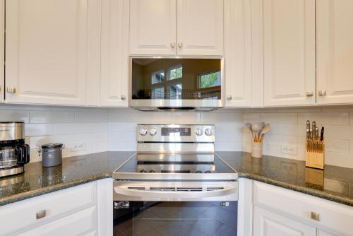 Townhome with Patio Less Than 5 Mi to UF Campus! in Gainesville, USA