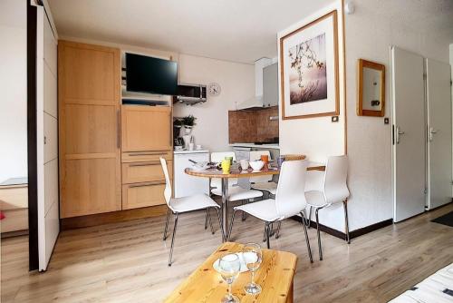 Residence Ski Soleil - Appartement lumineux · Depart ski aux pieds · Terrasse MAE-1054 in Les Bruyeres
