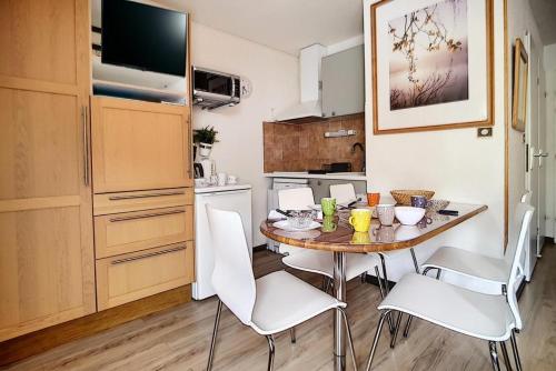 Residence Ski Soleil - Appartement lumineux · Depart ski aux pieds · Terrasse MAE-1054 in Les Bruyeres