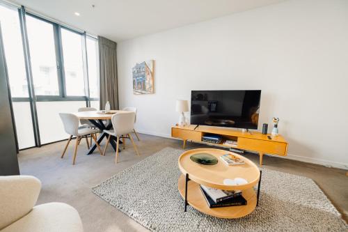 Elegant Marina Apartment - Pool & Parking - Viaduct, Auckland (photo 5)
