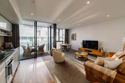 Elegant Marina Apartment - Pool & Parking - Viaduct, Auckland (photo 6)