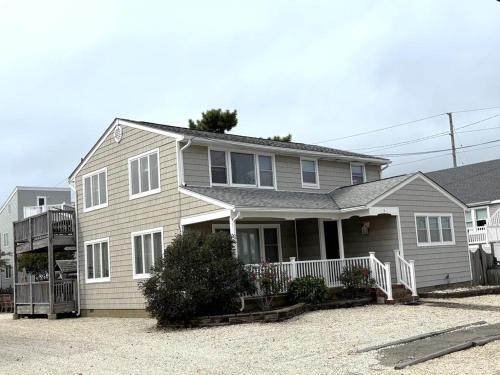 Nicely Renovated First Floor Duplex On The Ocean Side In Brant Beach, in Brant Beach, USA