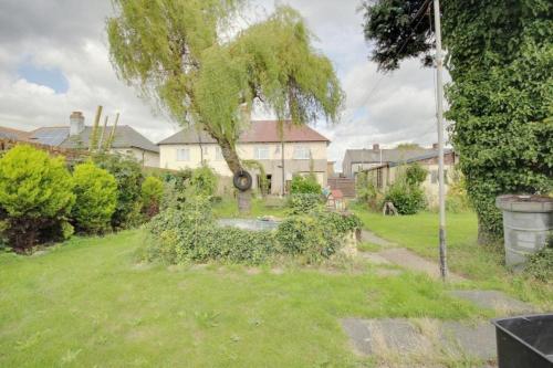 Spacious 3-Bed Home in Rainham gîte à louer Rainham