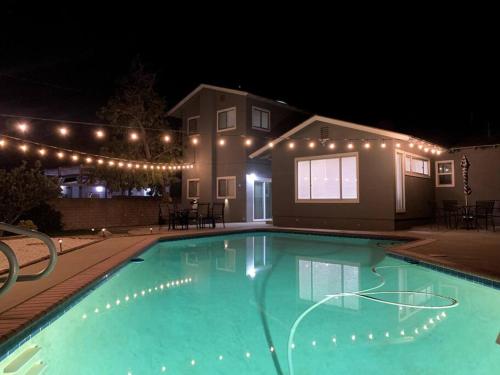 Luxury & Comfort Living in Glendora, Vereinigte Staaten von Amerika