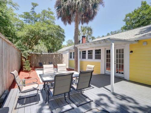 4 Minute Walk To North Beach! Classic Cottage! 4 Minute Walk To North Beach! Classic Cottage!