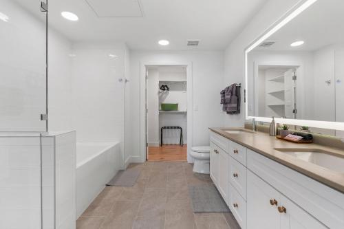 Amazing Deluxe 2BR Pool Gym Htub Amazing Deluxe 2BR Pool Gym Htub