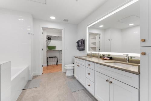 Amazing Deluxe 2BR Pool Gym Htub Amazing Deluxe 2BR Pool Gym Htub