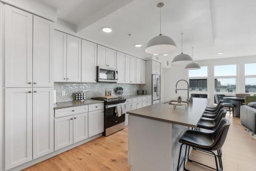 Amazing Deluxe 2BR Pool Gym Htub Amazing Deluxe 2BR Pool Gym Htub