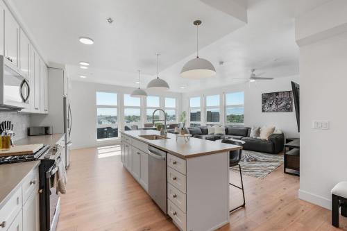 Amazing Deluxe 2BR Pool Gym Htub Amazing Deluxe 2BR Pool Gym Htub