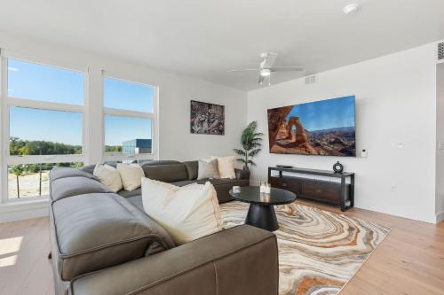 Amazing Deluxe 2BR Pool Gym Htub Amazing Deluxe 2BR Pool Gym Htub