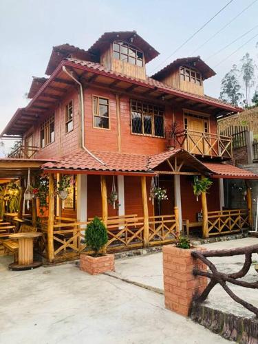 Quinta Fina Madera San Miguel de Bolivar 22 personas in Guaranda