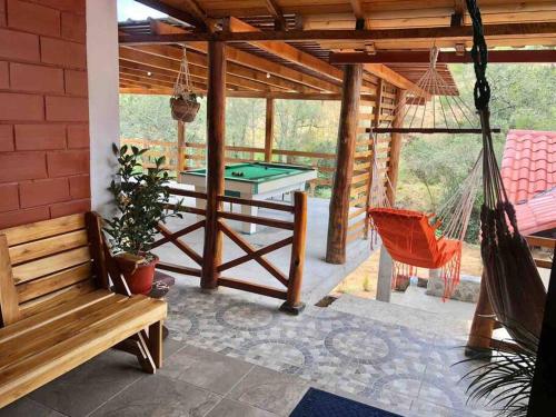 Quinta Fina Madera San Miguel de Bolivar 22 personas in Guaranda