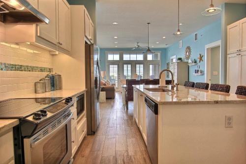Coral Sunset TC 2205 in Port Aransas, USA