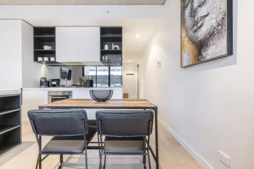IndustrialStyle Pad in Cool Grungy Neighborhood in Abbotsford