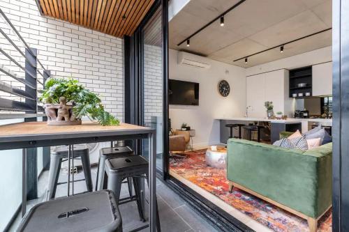 IndustrialStyle Pad in Cool Grungy Neighborhood in Abbotsford