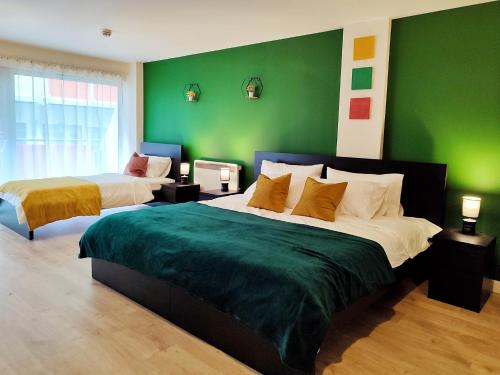 Duplex Apartment in Leeds with King Size Bed - Long Stay Rates Available Duplex Apartment in Leeds with King Size Bed - Long Stay Rates Available