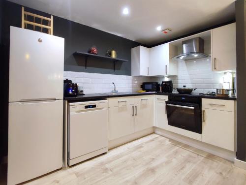 Duplex Apartment in Leeds with King Size Bed - Long Stay Rates Available Duplex Apartment in Leeds with King Size Bed - Long Stay Rates Available